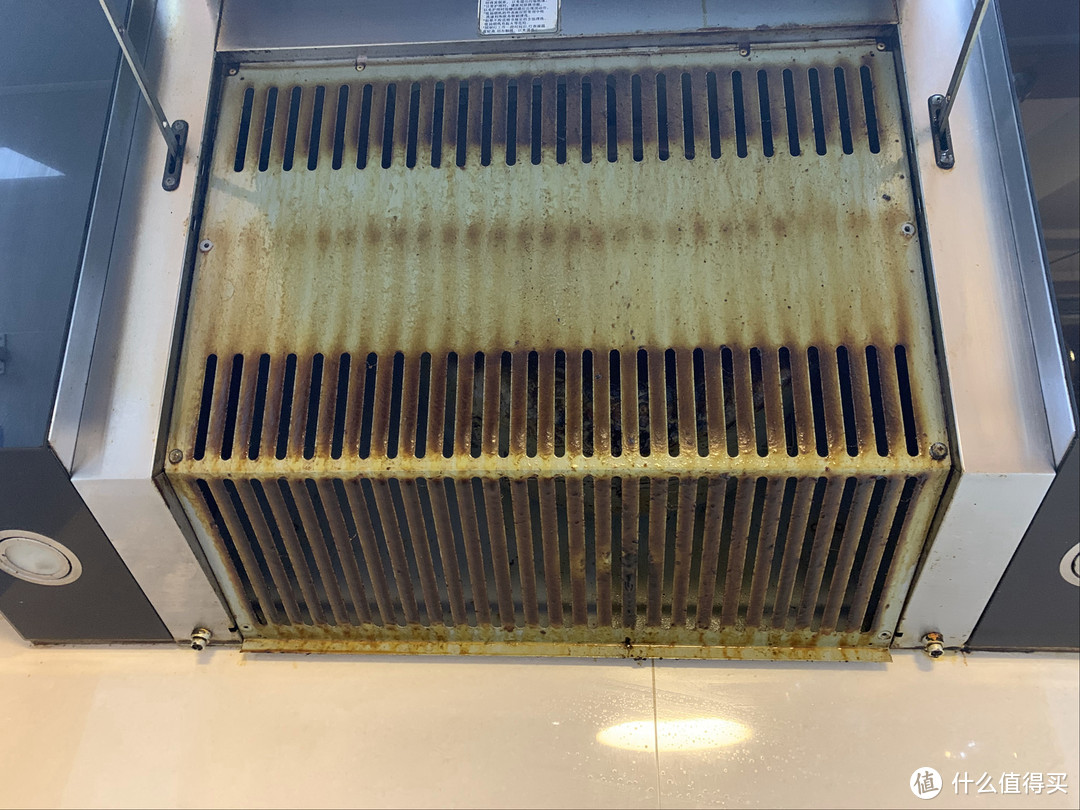 洗碗机也不是万能的，关键时刻还得靠人工